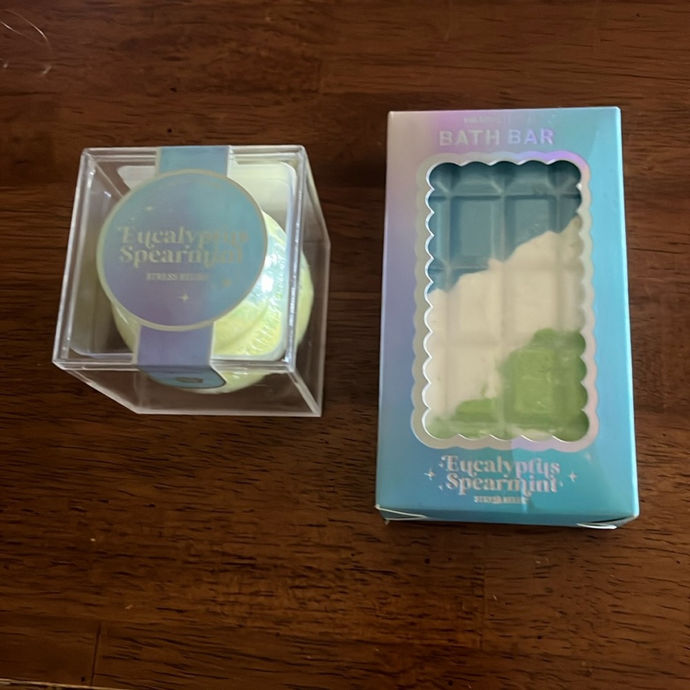 Simply Southern Eucalyptus Spearmint Bath Bar and Bath Bomb New in Package